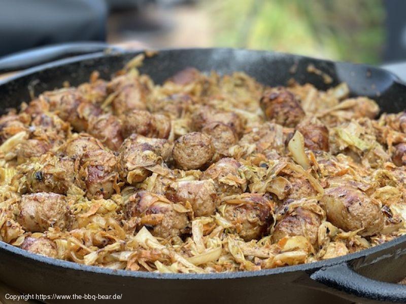 Schnelle Bratwurst Kohl Pfanne