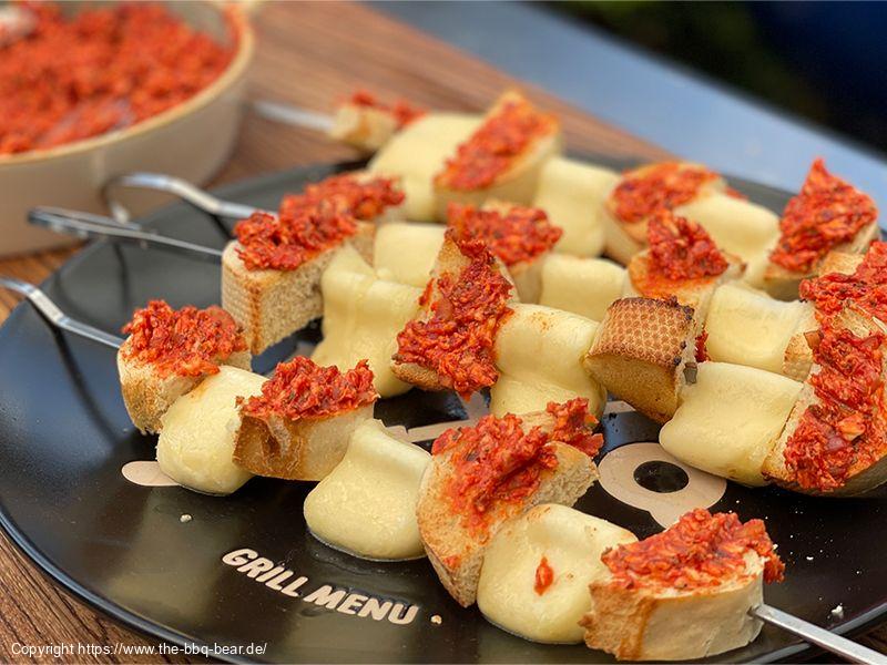 Mozzarella Brot Spieße mit Tomatenbutter