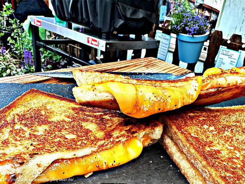 Grilled Triple Cheese Sandwich